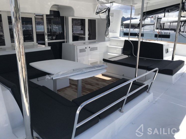 Lagoon 450  Flybridge - Yacht Charter Sailica