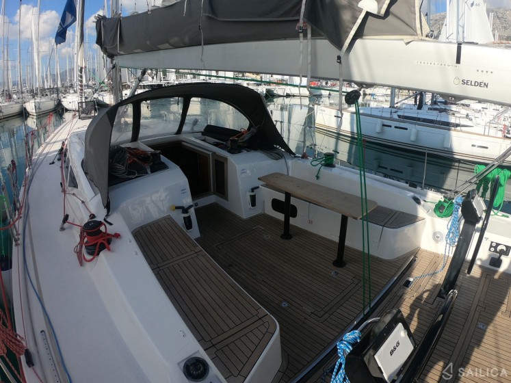 More 55 - Yacht Charter Sailica