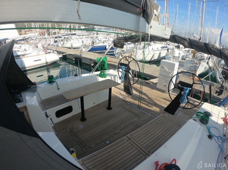 More 55 - Yacht Charter Sailica