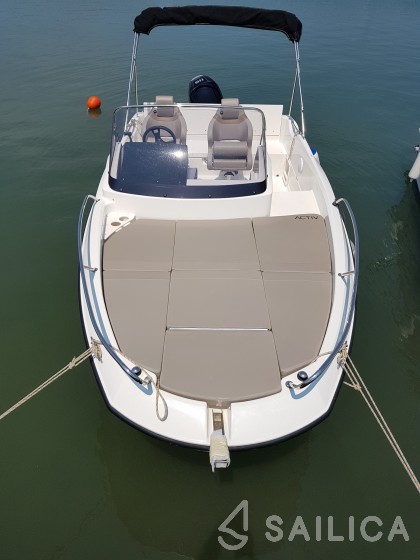 null - Yacht Charter Sailica