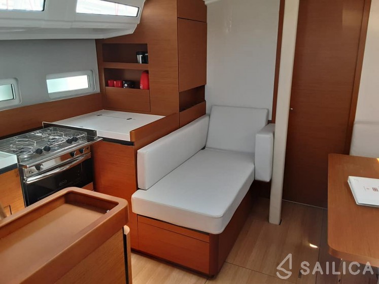 Sun Odyssey 410 - Yacht Charter Sailica