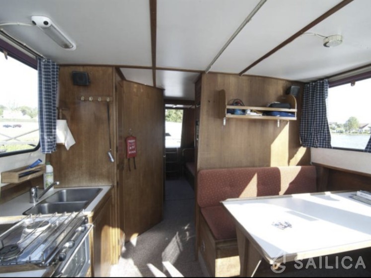 Regina von Platen - Yacht Charter Sailica