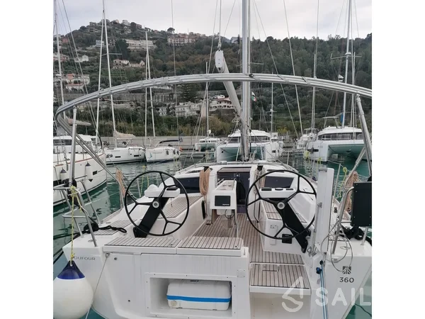 Dufour 360 GL - Yacht Charter Sailica
