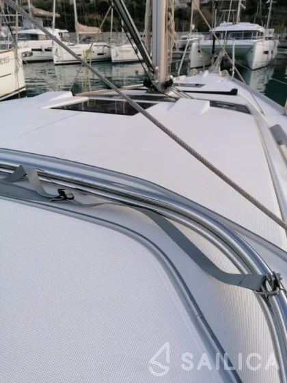 Dufour 360 GL - Yacht Charter Sailica
