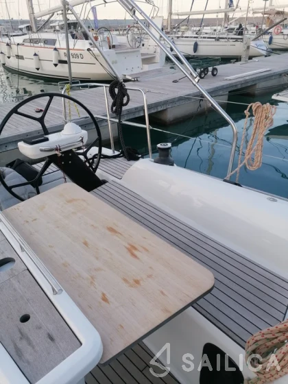 Dufour 360 GL - Yacht Charter Sailica