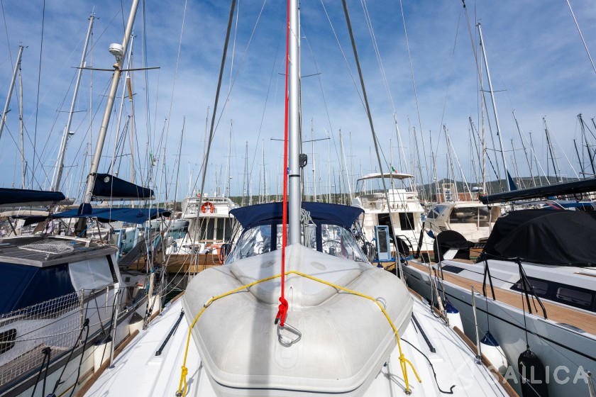 Oceanis 38.1 - Yacht Charter Sailica