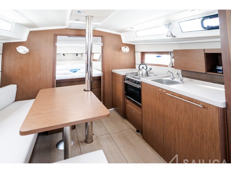 Oceanis 38.1 - Yacht Charter Sailica