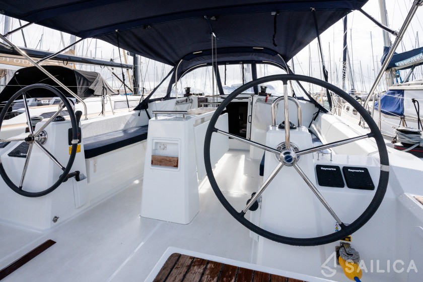 Oceanis 38.1 - Yacht Charter Sailica