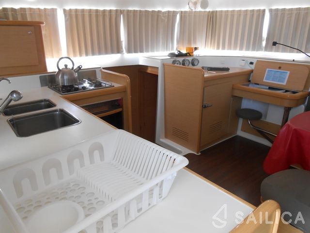 Lagoon 421 - Yacht Charter Sailica