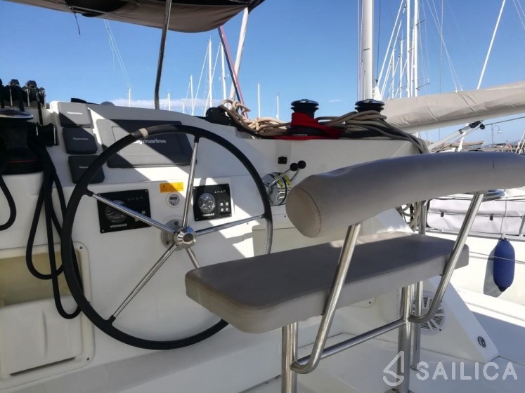 Lagoon 421 - Yacht Charter Sailica