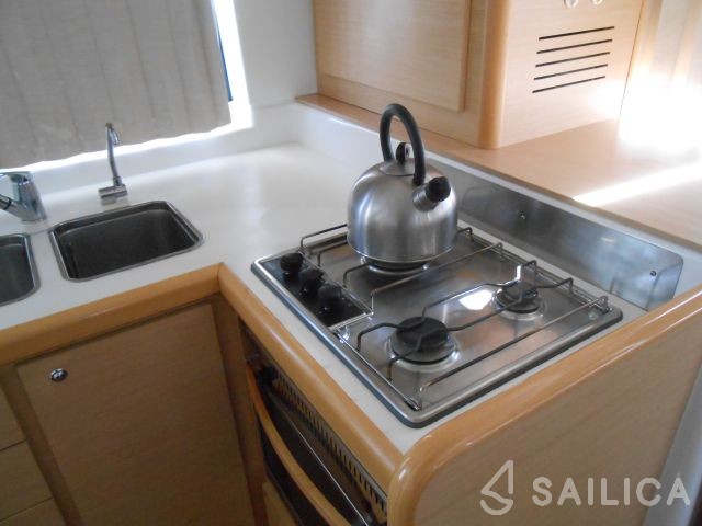 Lagoon 421 - Yacht Charter Sailica