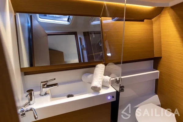 Sun Odyssey 410 - Yacht Charter Sailica