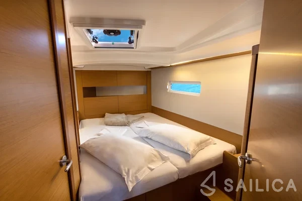 Sun Odyssey 410 - Yacht Charter Sailica
