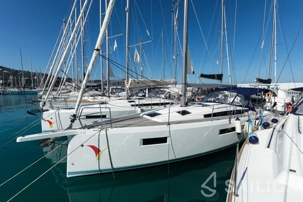 Sun Odyssey 410 - Yacht Charter Sailica