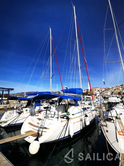 Sun Odyssey 36i - Yacht Charter Sailica