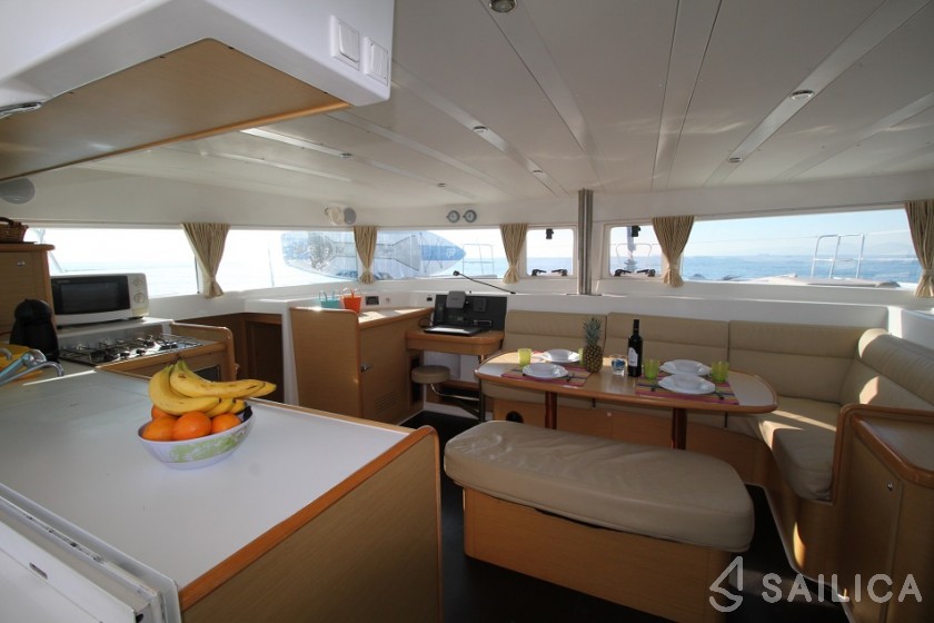 Lagoon 420 - Yacht Charter Sailica