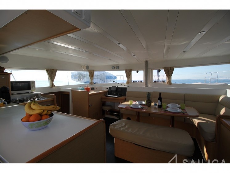 Lagoon 420 - Yacht Charter Sailica