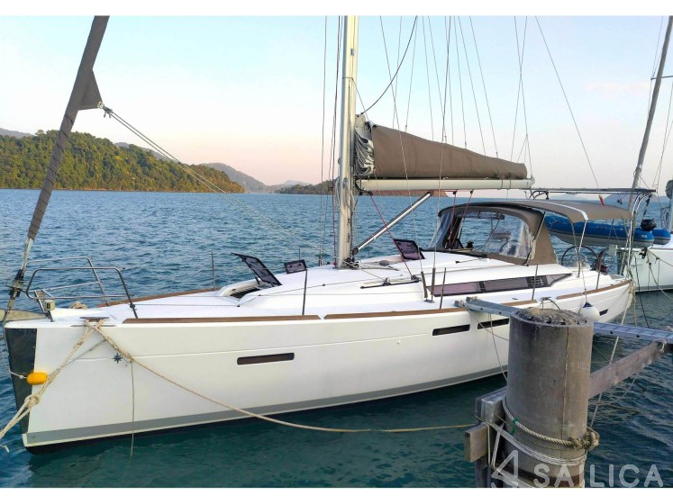 Sun Odyssey 409 - Yacht Charter Sailica