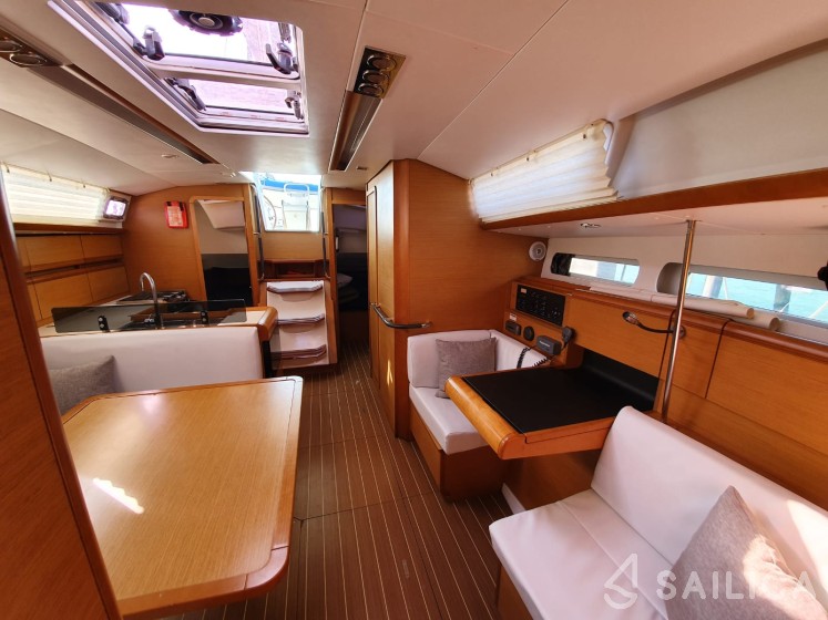 Sun Odyssey 409 - Yacht Charter Sailica