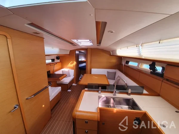 Sun Odyssey 409 - Yacht Charter Sailica