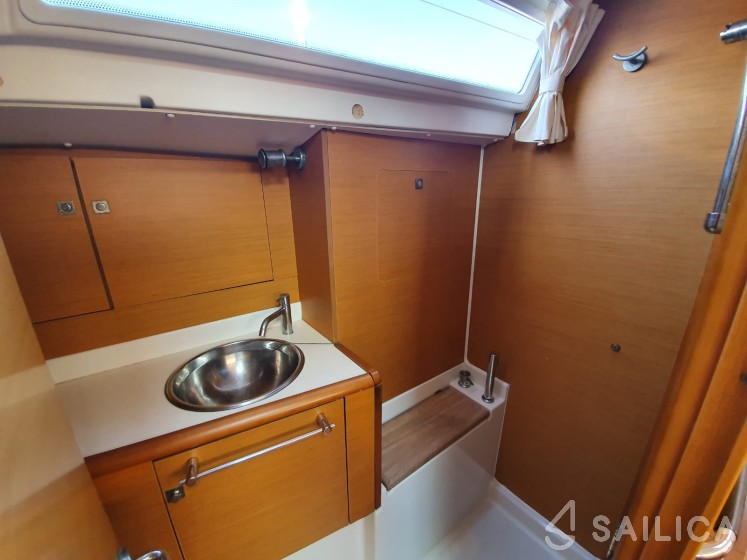 Sun Odyssey 409 - Yacht Charter Sailica
