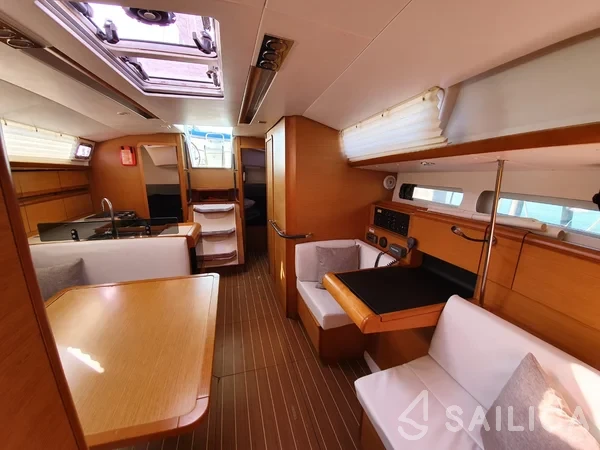 Sun Odyssey 409 - Yacht Charter Sailica