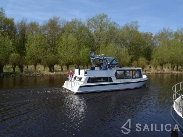 De Drait Safari Houseboat 1050 - Yacht Charter Sailica