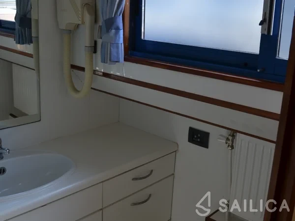 De Drait Safari Houseboat 1050 - Yacht Charter Sailica