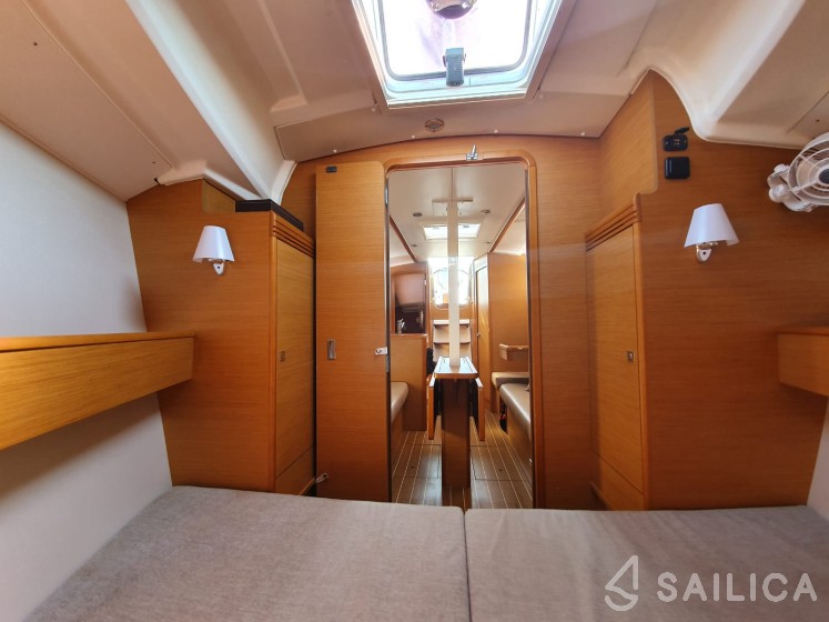 Sun Odyssey 33i - Yacht Charter Sailica