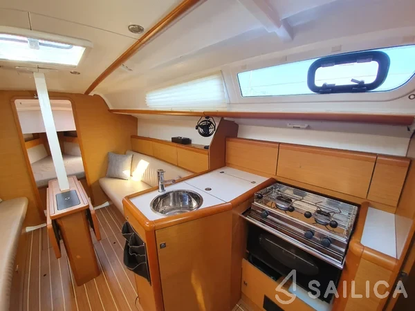 Sun Odyssey 33i - Yacht Charter Sailica