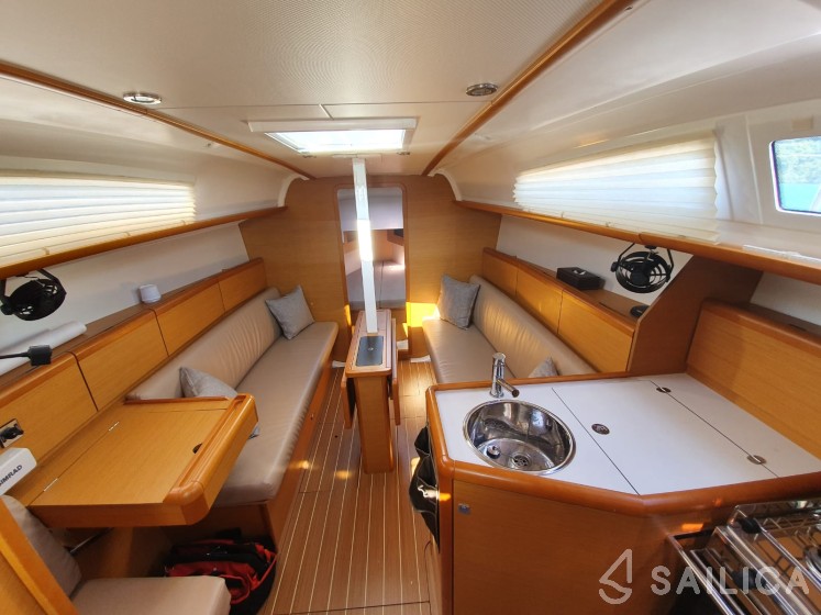 Sun Odyssey 33i - Yacht Charter Sailica