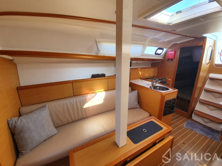 Sun Odyssey 33i - Yacht Charter Sailica