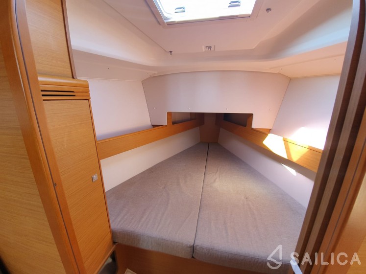Sun Odyssey 33i - Yacht Charter Sailica