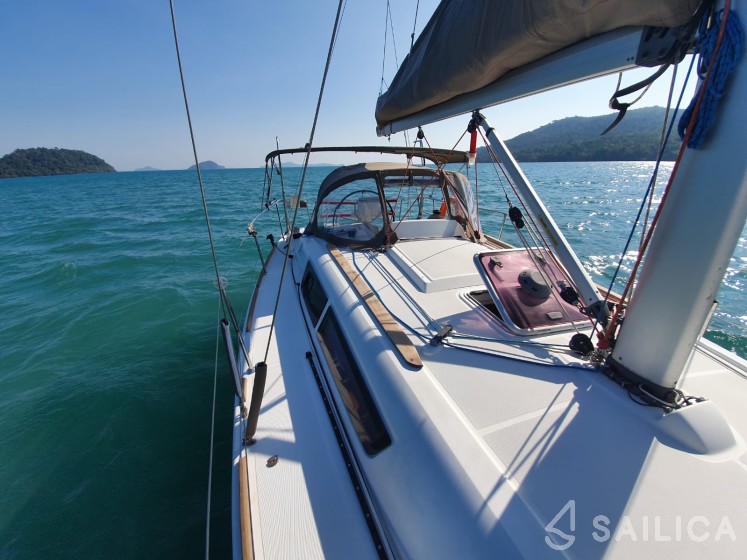 Sun Odyssey 33i - Yacht Charter Sailica
