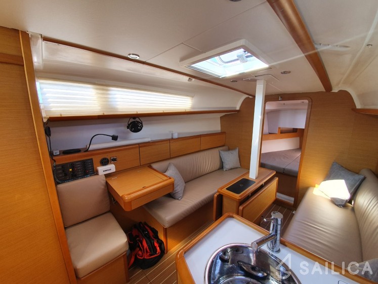 Sun Odyssey 33i - Yacht Charter Sailica