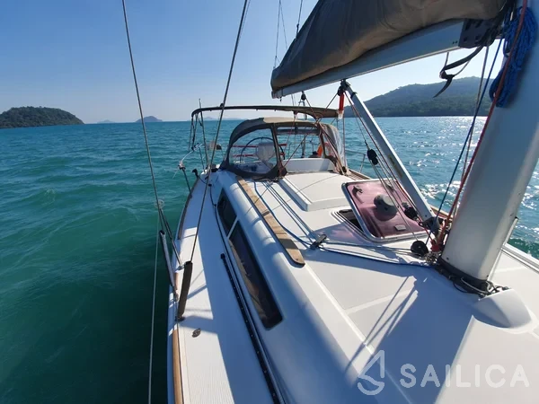 Sun Odyssey 33i - Yacht Charter Sailica