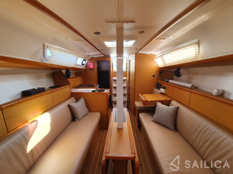 Sun Odyssey 33i - Yacht Charter Sailica