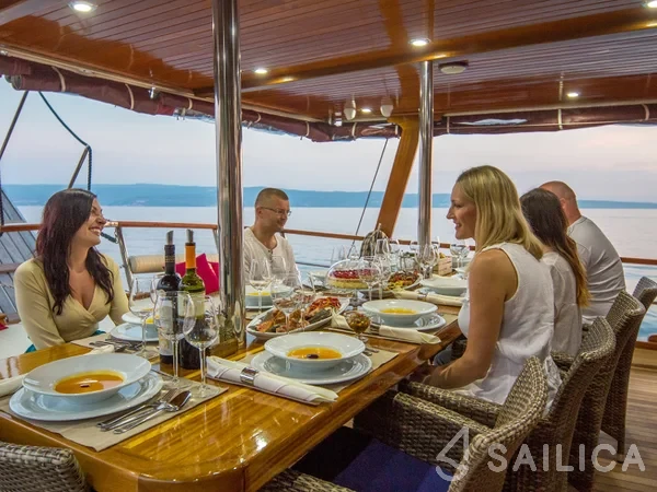 Gulet - Yacht Charter Sailica