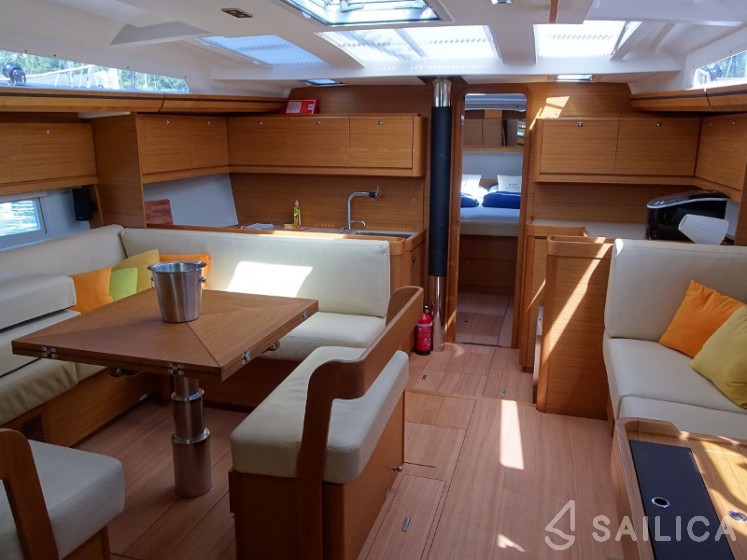 Dufour 520 GL - Yacht Charter Sailica