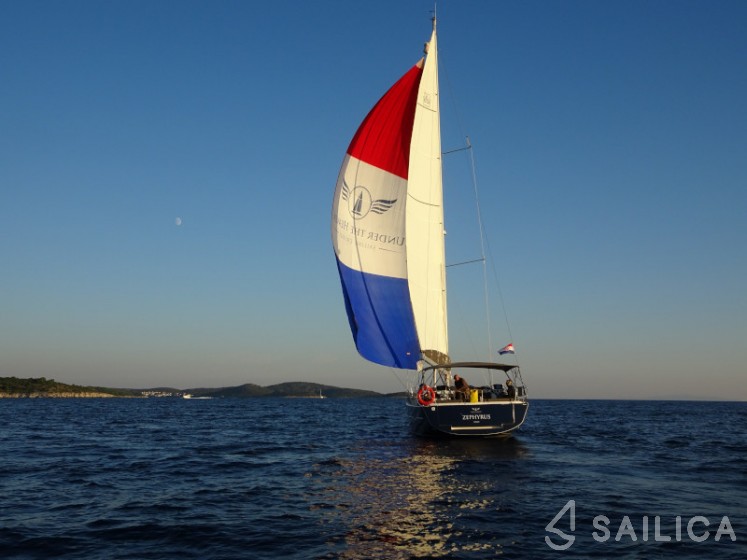 Dufour 520 GL - Yacht Charter Sailica