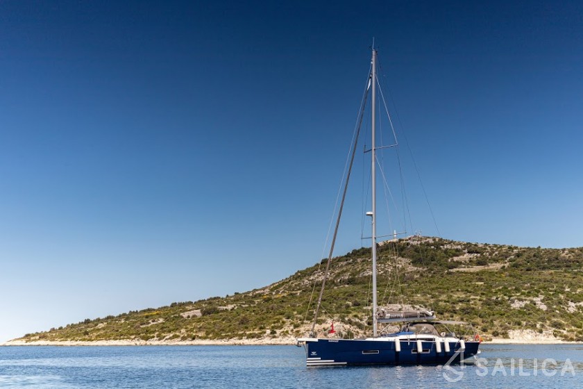 Dufour 520 GL - Yacht Charter Sailica
