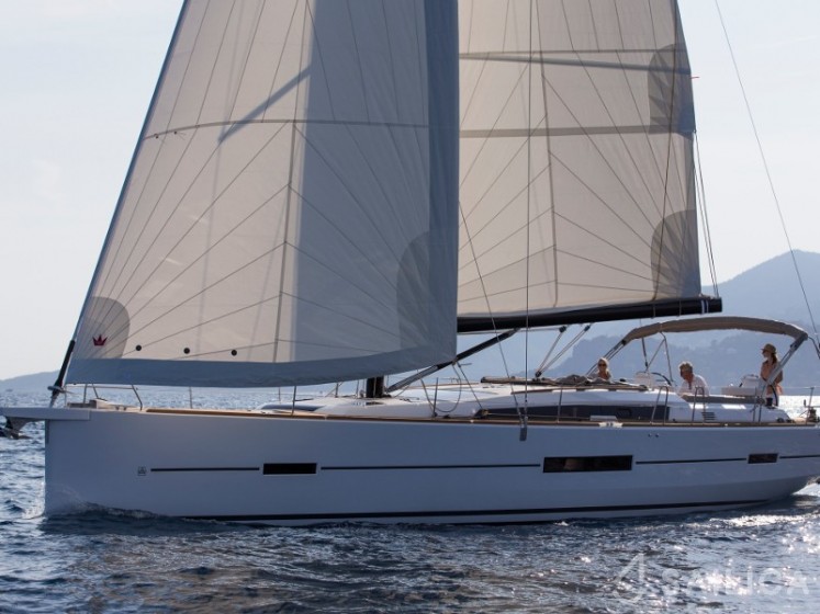 Dufour 520 GL - Yacht Charter Sailica