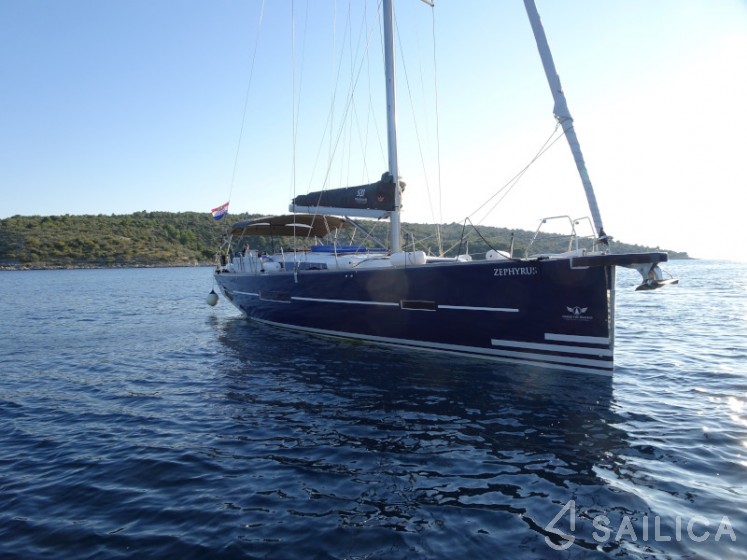 Dufour 520 GL - Yacht Charter Sailica