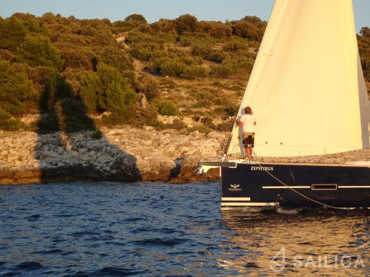 Dufour 520 GL - Yacht Charter Sailica