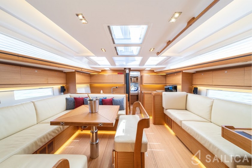Dufour 520 GL - Yacht Charter Sailica