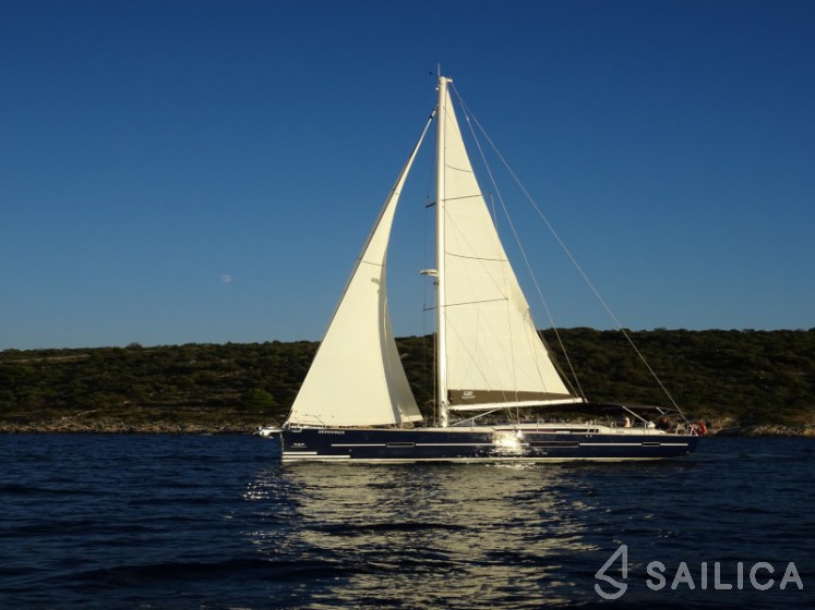 Dufour 520 GL - Yacht Charter Sailica
