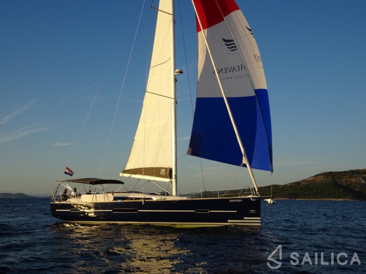 Dufour 520 GL - Yacht Charter Sailica