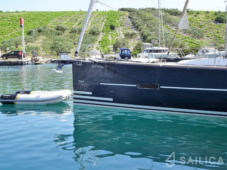 Dufour 520 GL - Yacht Charter Sailica