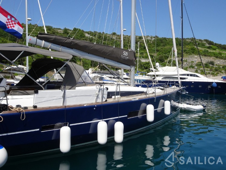 Dufour 520 GL - Yacht Charter Sailica