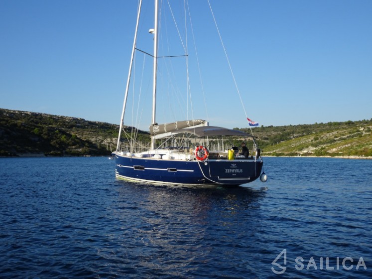 Dufour 520 GL - Yacht Charter Sailica